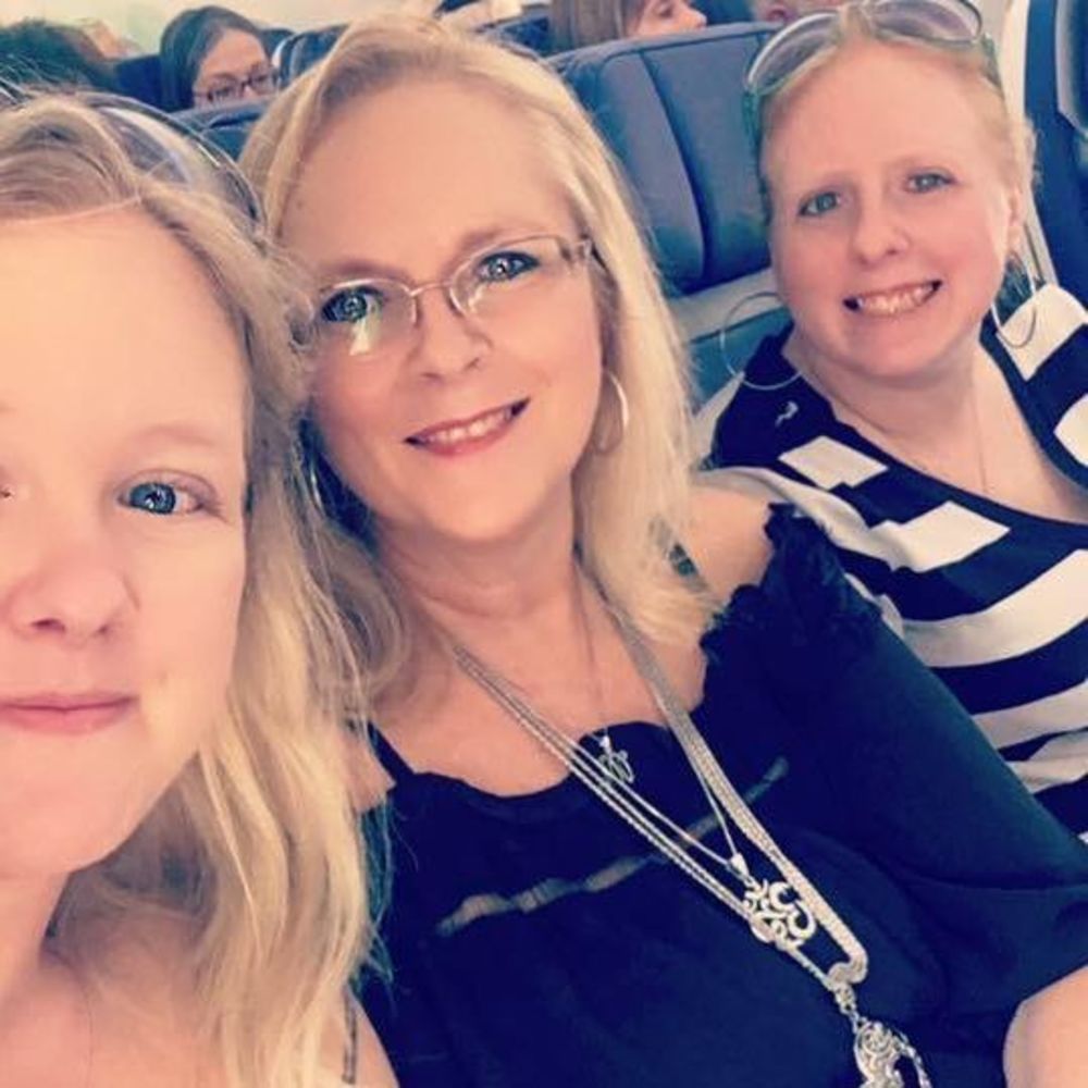 Meet your Posher, Mona